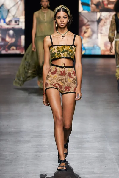 Look 13